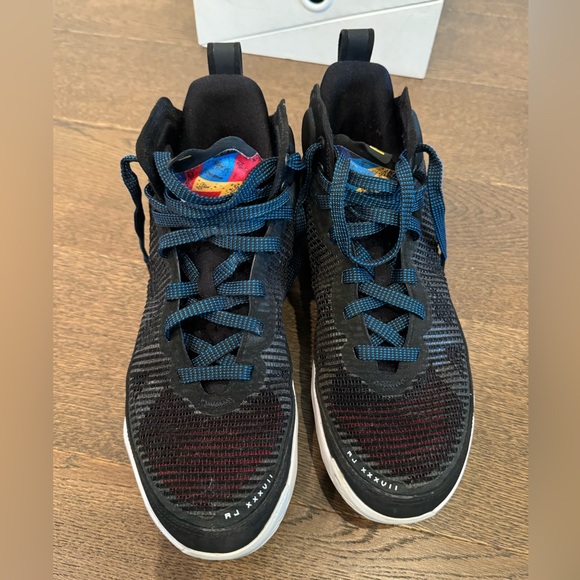 ** SOLD**Air Jordan XXXVII youth size 7 - Picture 4 of 10